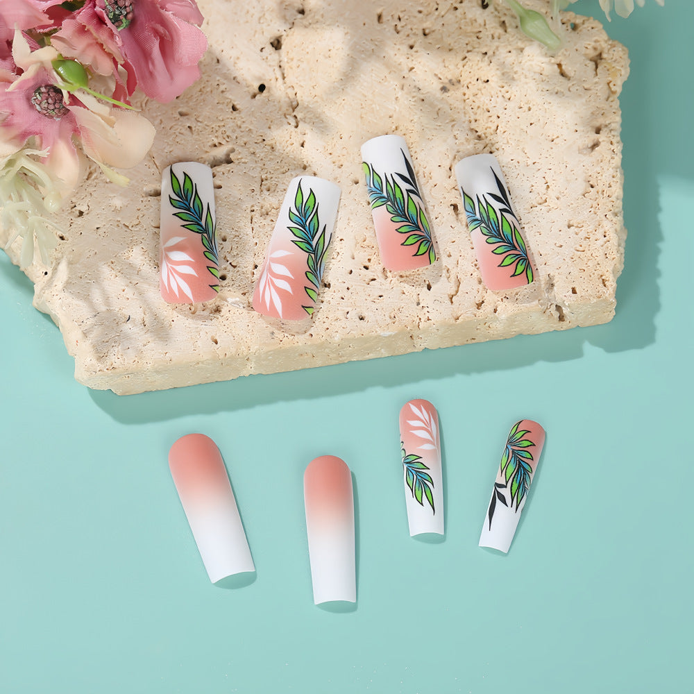 Kunstnägel mit elegantem Ombre-Design und floralen Akzenten Brehn