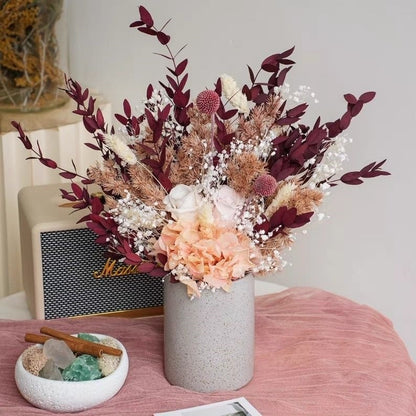 Eleganter getrockneter Blumenstrauß