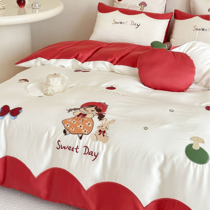Bettwäsche-Set mit bestickten Puppen- und Apfelmotiven