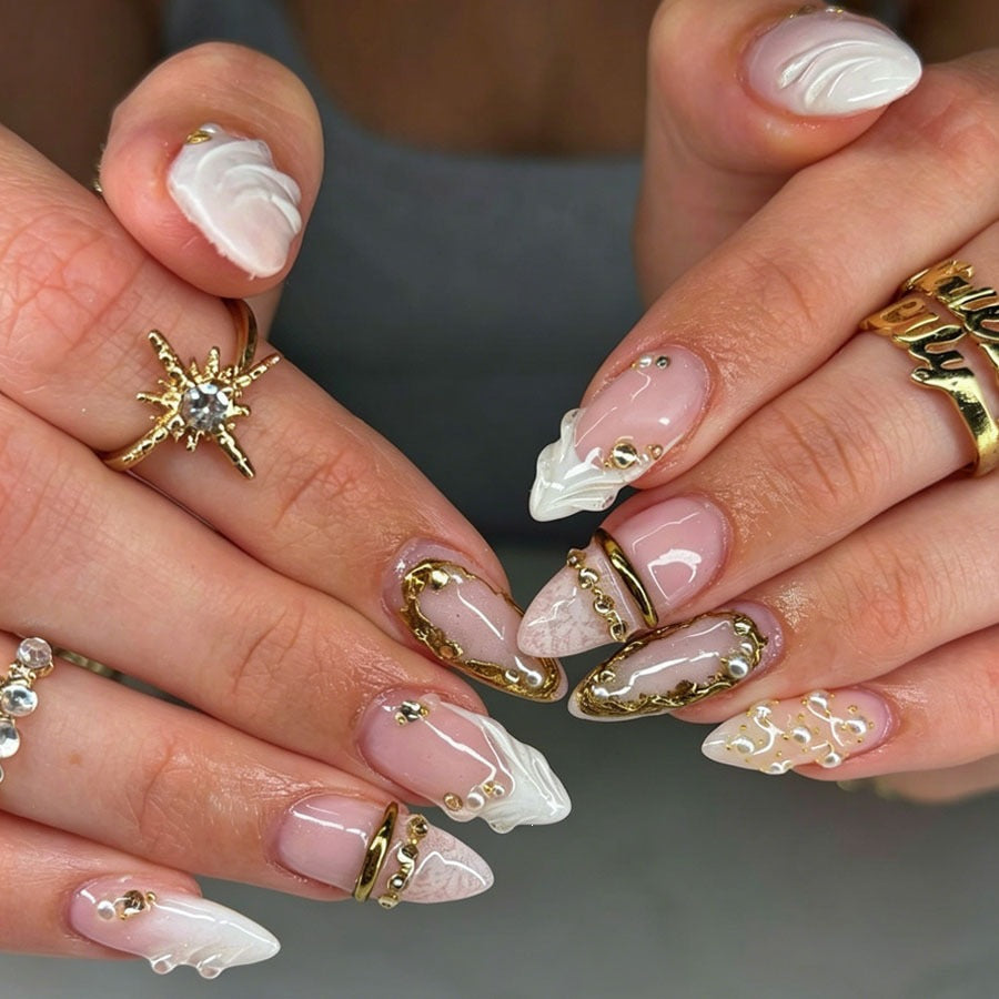Elegantes Kunstnagelset mit filigranen 3D-Details Brehn
