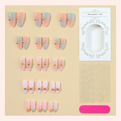 Kunstnagelset mit floralen und glamourösen Designs Brehn
