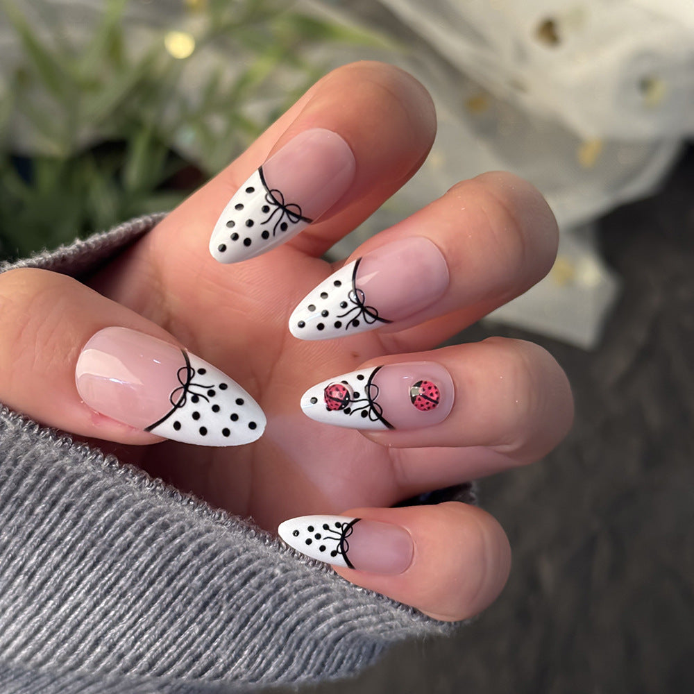 Elegante künstlerische Press-On-Nagelset Brehn