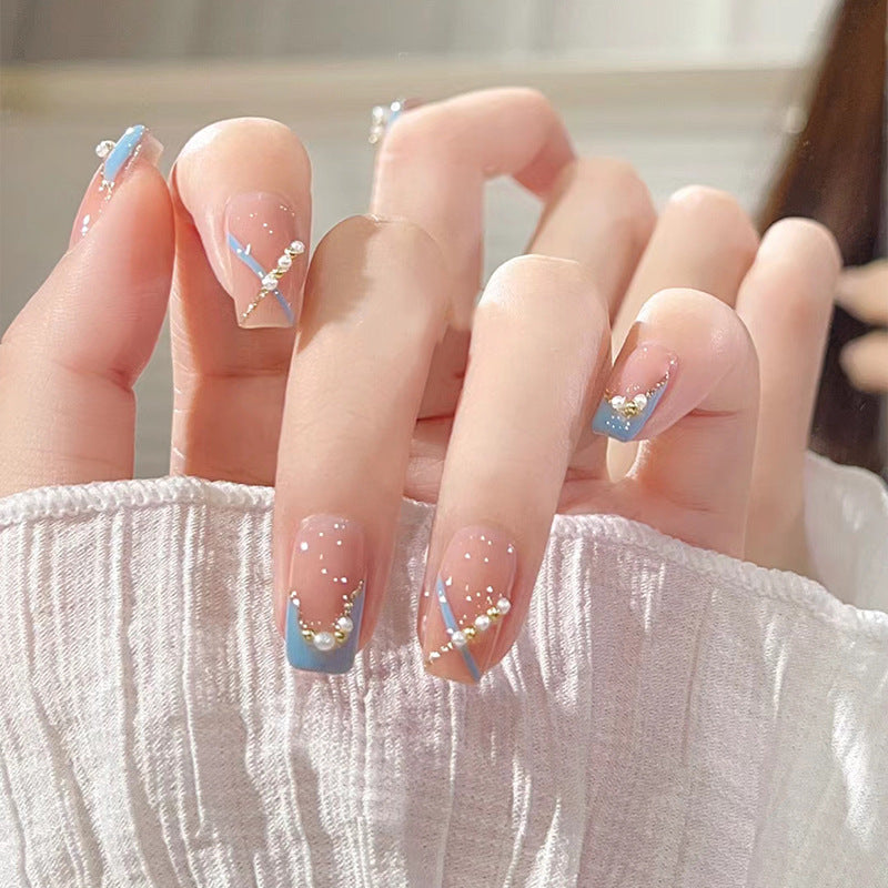 Kunstnagelset mit funkelnden Glitzer- und holografischen Akzenten Brehn