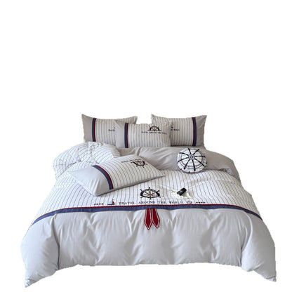 Maritimes Bettwäsche-Set aus Baumwollsatin mit gesticktem Steuerrad und feinen Nadelstreifen