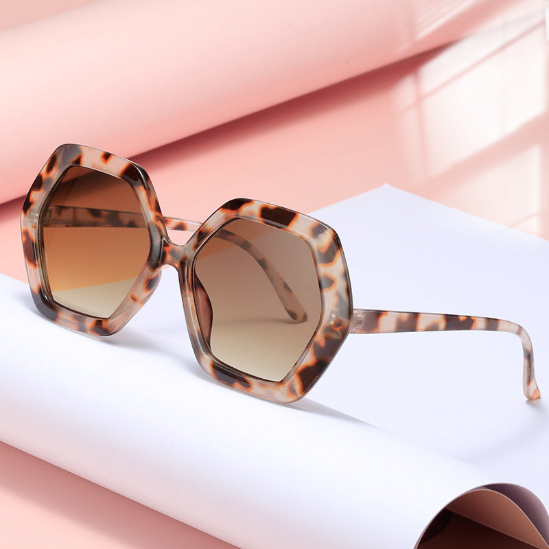 Damen geometrische Sonnenbrille mit modernem Design Brehn