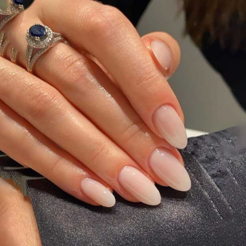 Elegante ovale Nagelkunst Brehn