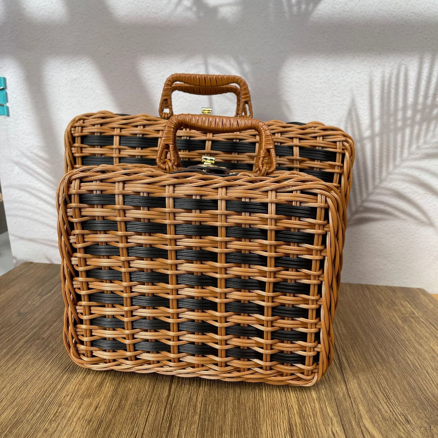 Damen eleganter Handtasche aus geflochtenem Material Brehn