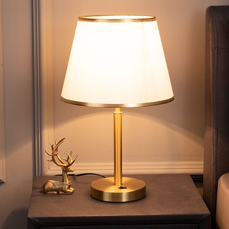 Elegante moderne dekorative Tischlampe