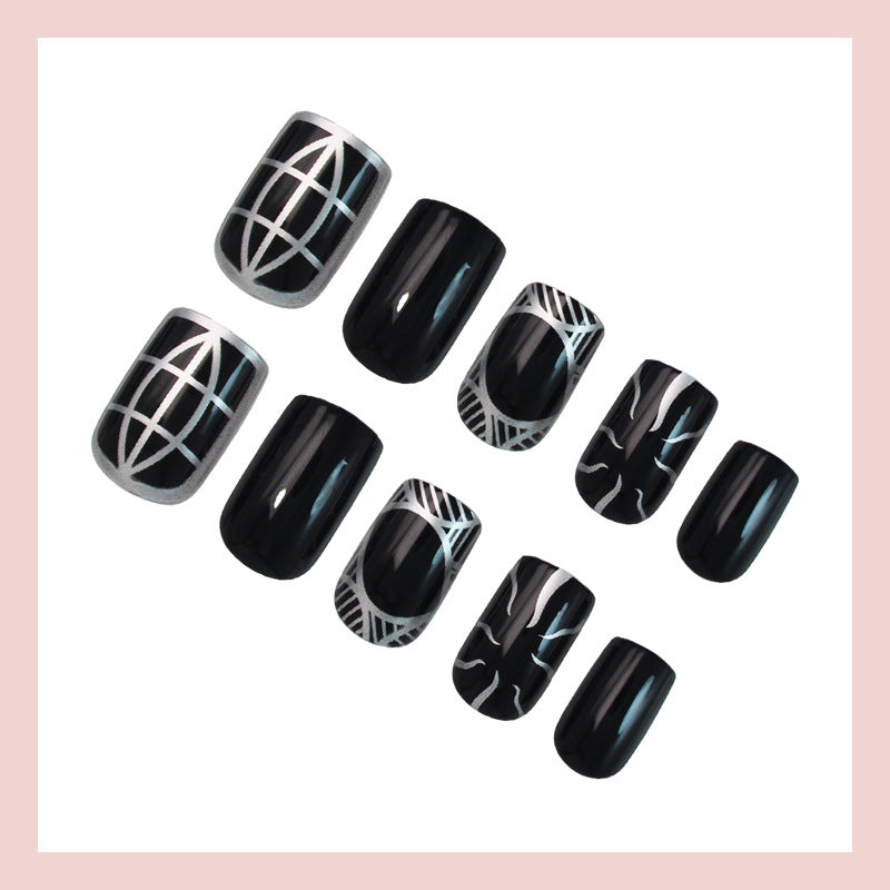 Kunstnagelset mit geometrischem Design Brehn