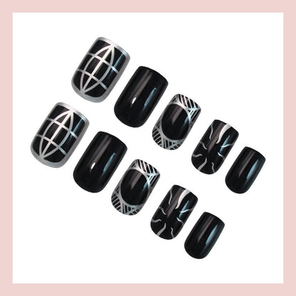 Kunstnagelset mit geometrischem Design Brehn