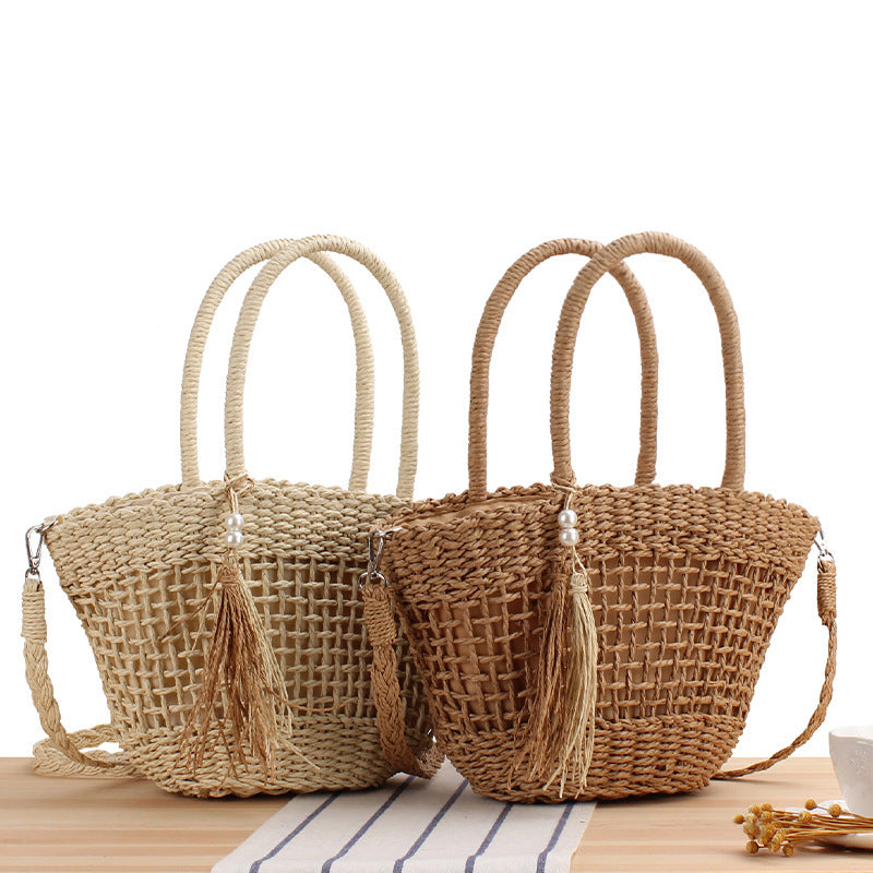Handtasche Aus Geflochtenem Naturmaterial mit Eleganter Quastenverzierung Brehn