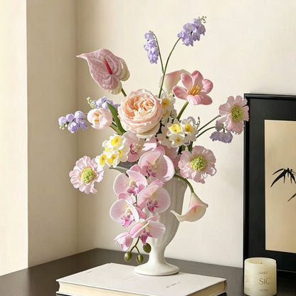 Elegantes Faux-Blumenstrauß-Mittelstück