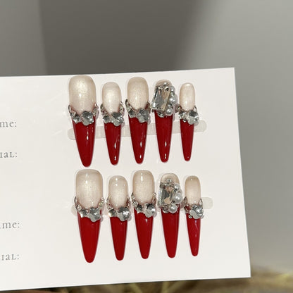 Dekorativer Stiletto Press-On Nagelset mit Kristallakzenten