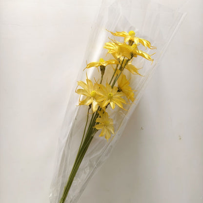 Vibrant künstlicher Blumenstrauß mit stilvoller Verpackung