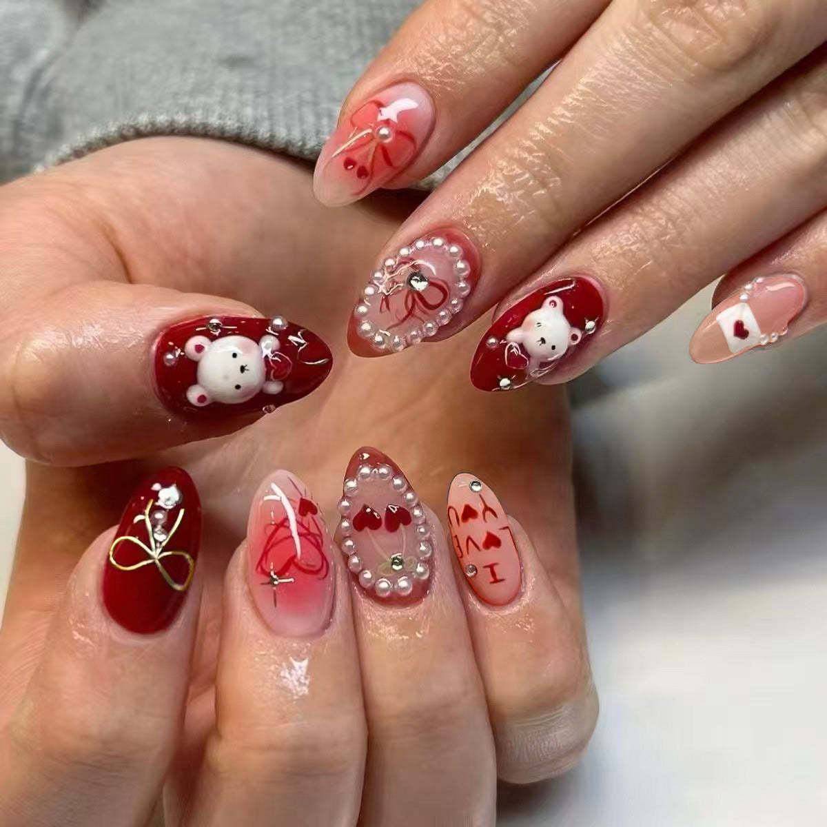 Kunstvolle Nagelset mit liebevollen Motiven Brehn