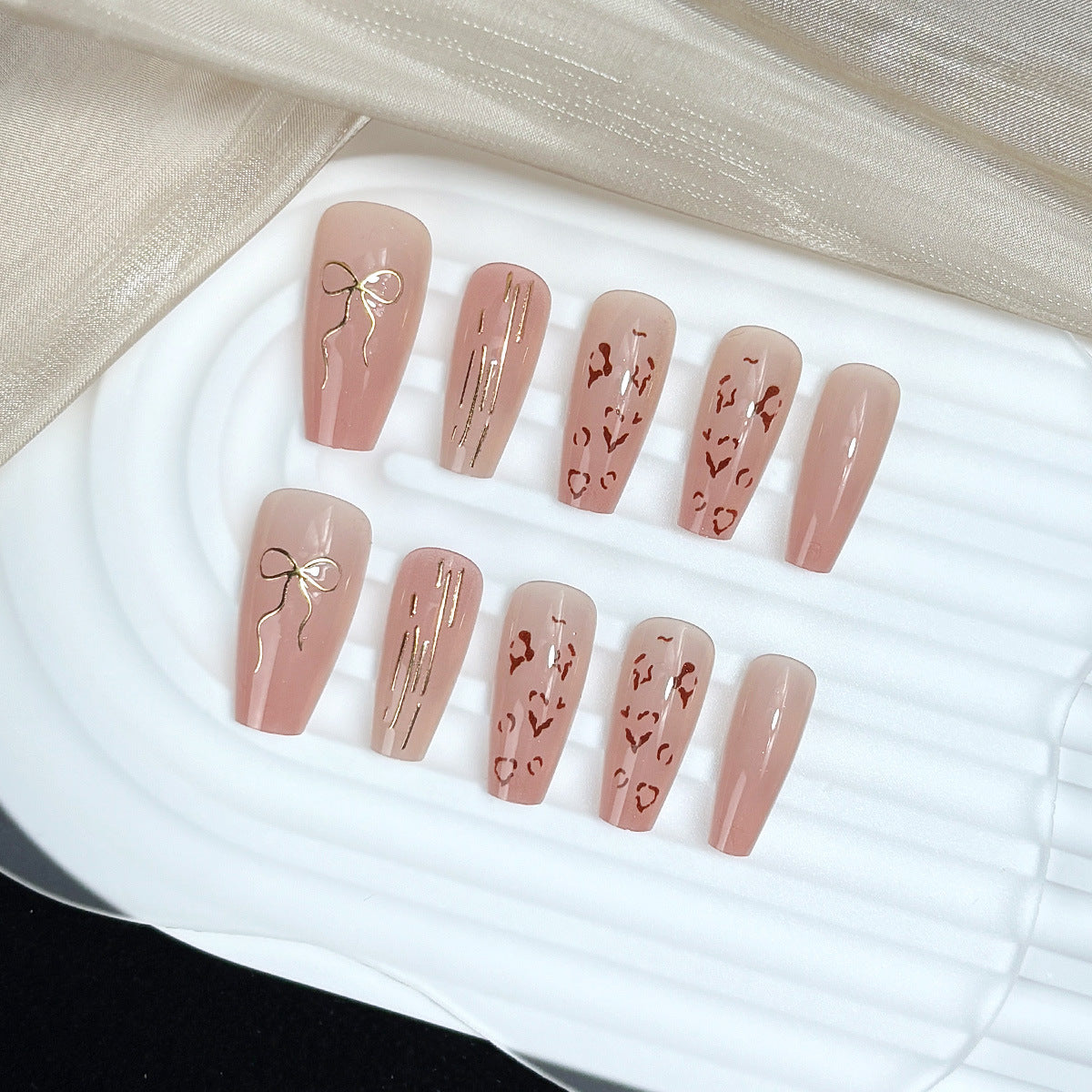 Premium Elegantes Nagelkunstdesign Brehn