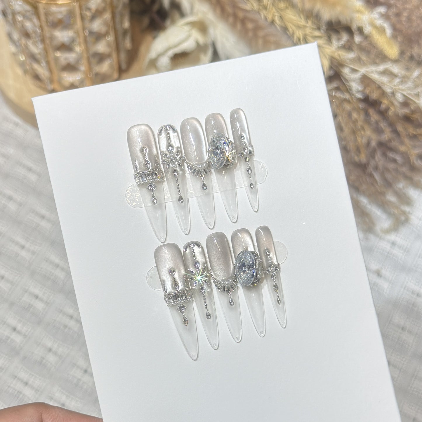 Premium mit Strass verziertes Press-On-Nagelset Brehn