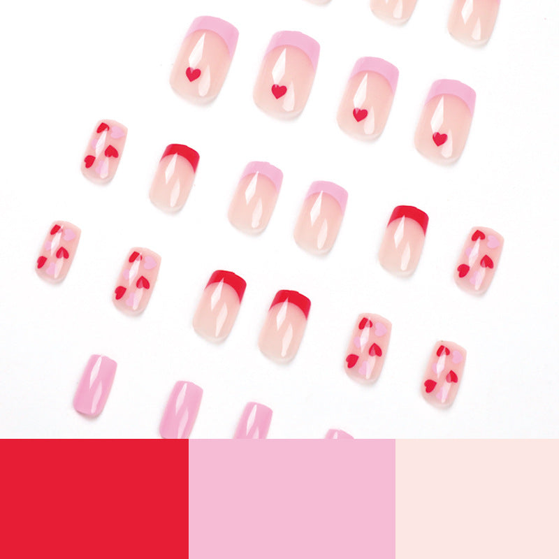 Kunstvolle Nagelkunst mit Herzmotiven Brehn