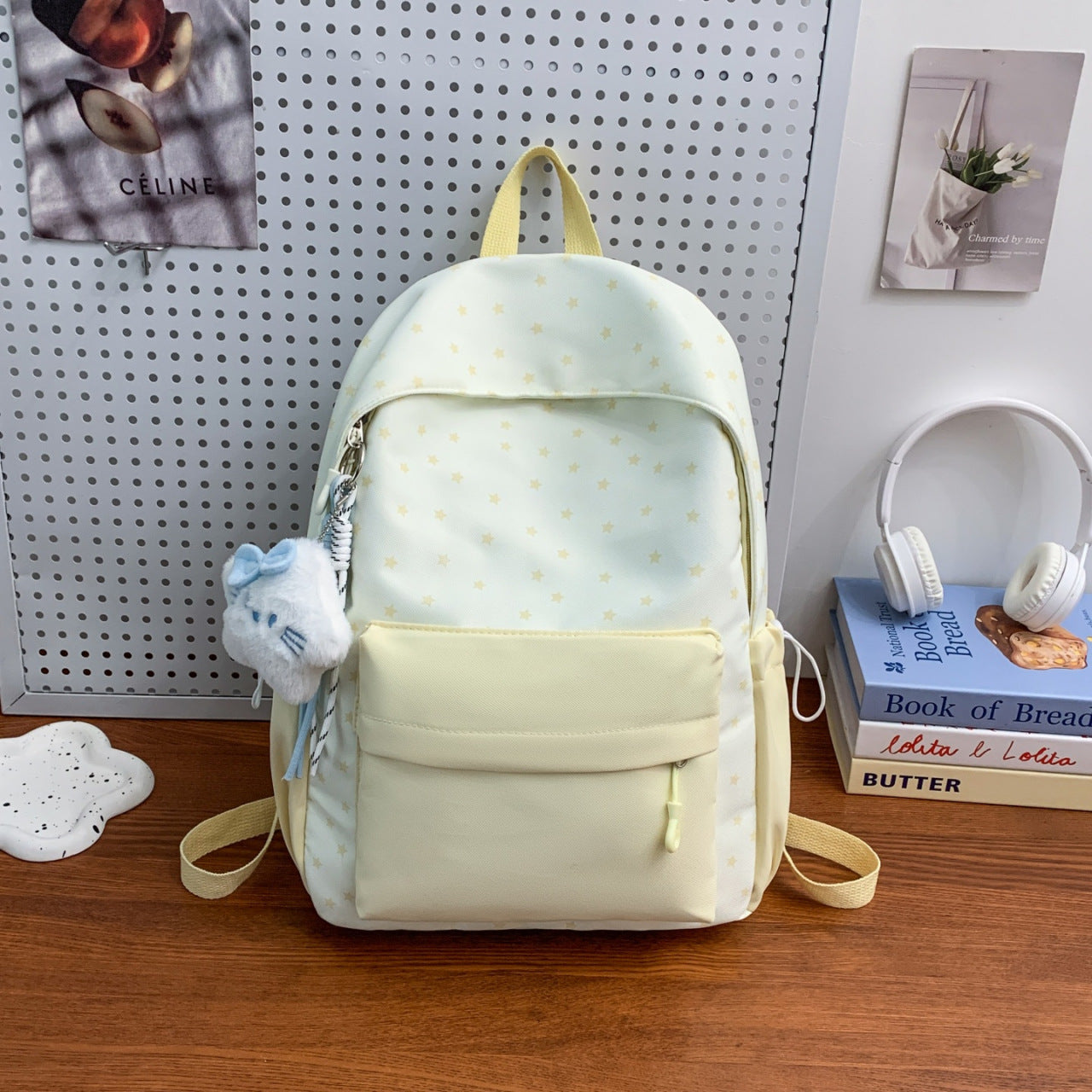 Alltagsrucksack mit Verspieltem Sternen-Design und Zusätzlicher Fronttasche Brehn