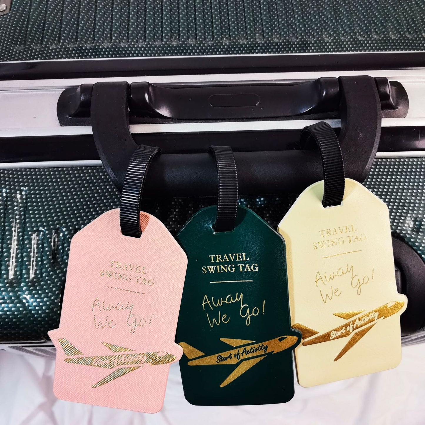 premium Reisegepäckanhänger mit geprägtem Flugzeugmotiv Brehn