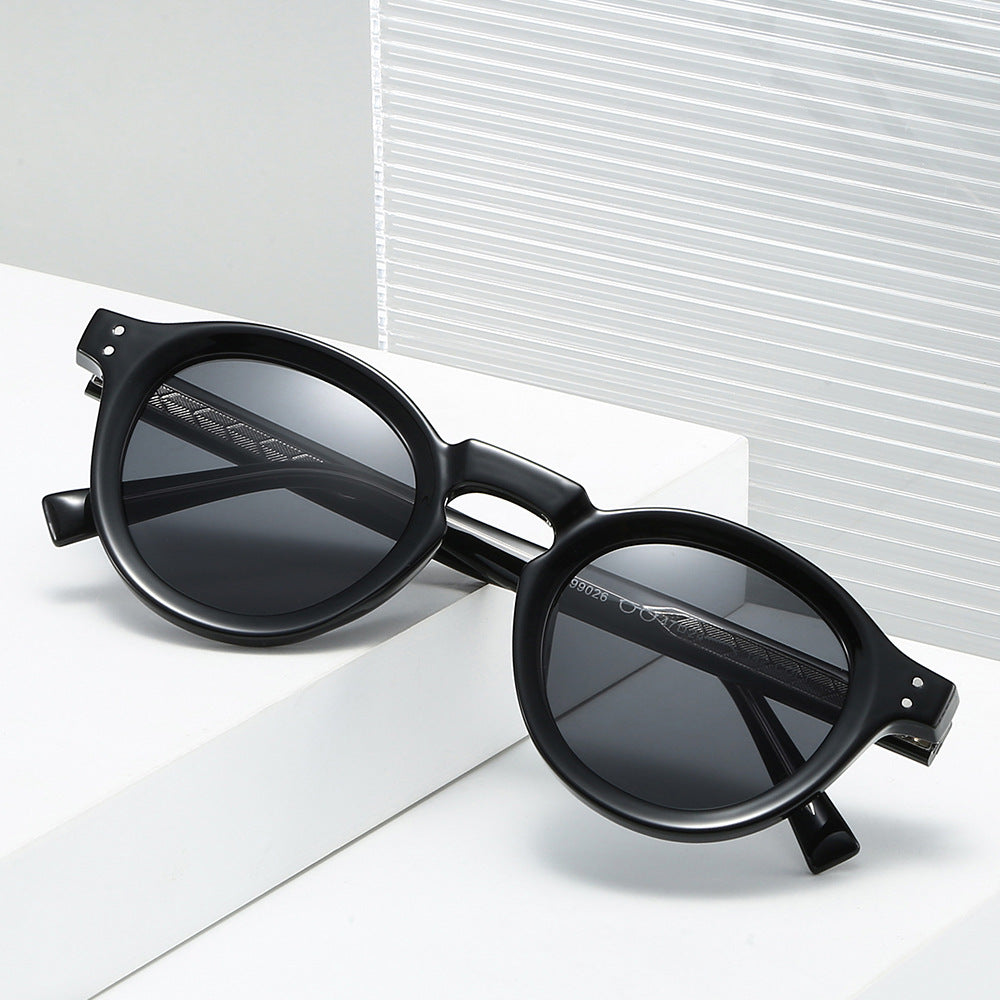 Damen modische Sonnenbrille im stilvollen runden Design von Brehn