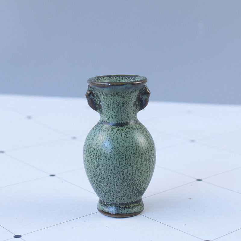 Elegante Keramikvase mit kunstvollem Design Brehn
