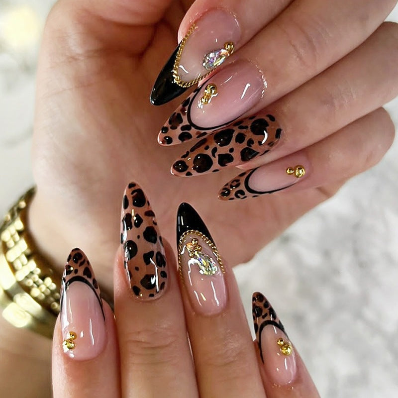 Kunstnagelset mit luxuriösen floralen 3D-Verzierungen Brehn