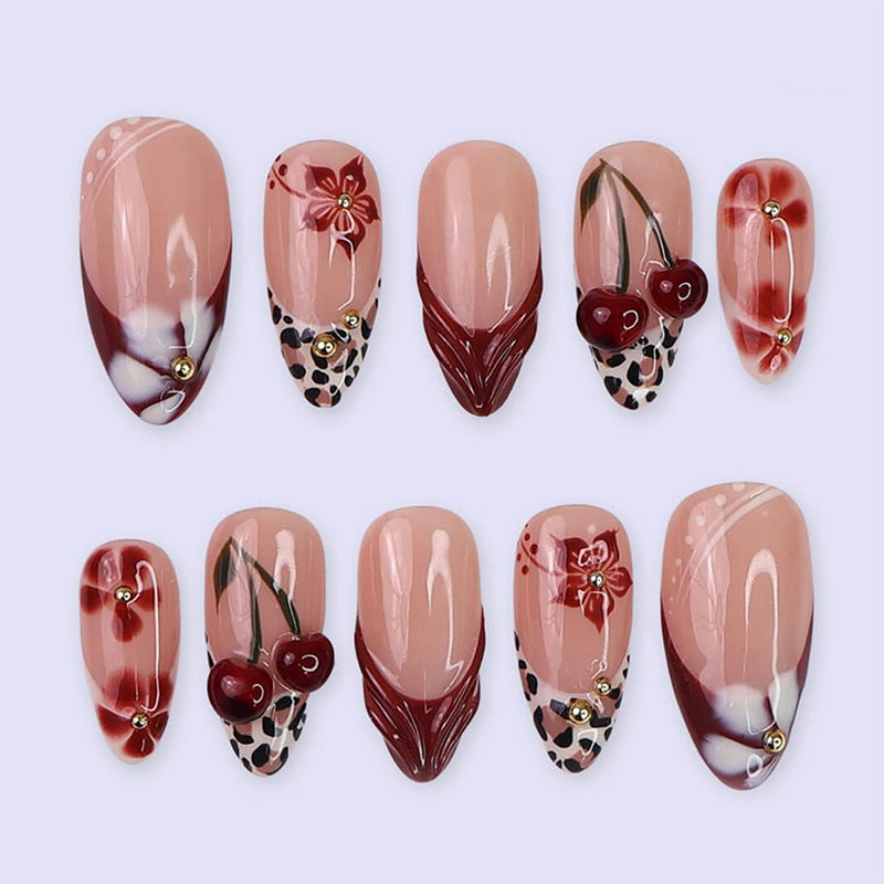 Kreatives Nageldesignset mit eleganten Blumen- und Leopardenelementen Brehn