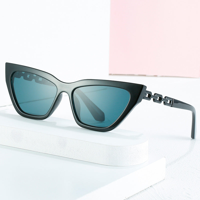 Damen Cat-Eye Sonnenbrille mit modernem Kettenrahmen Brehn