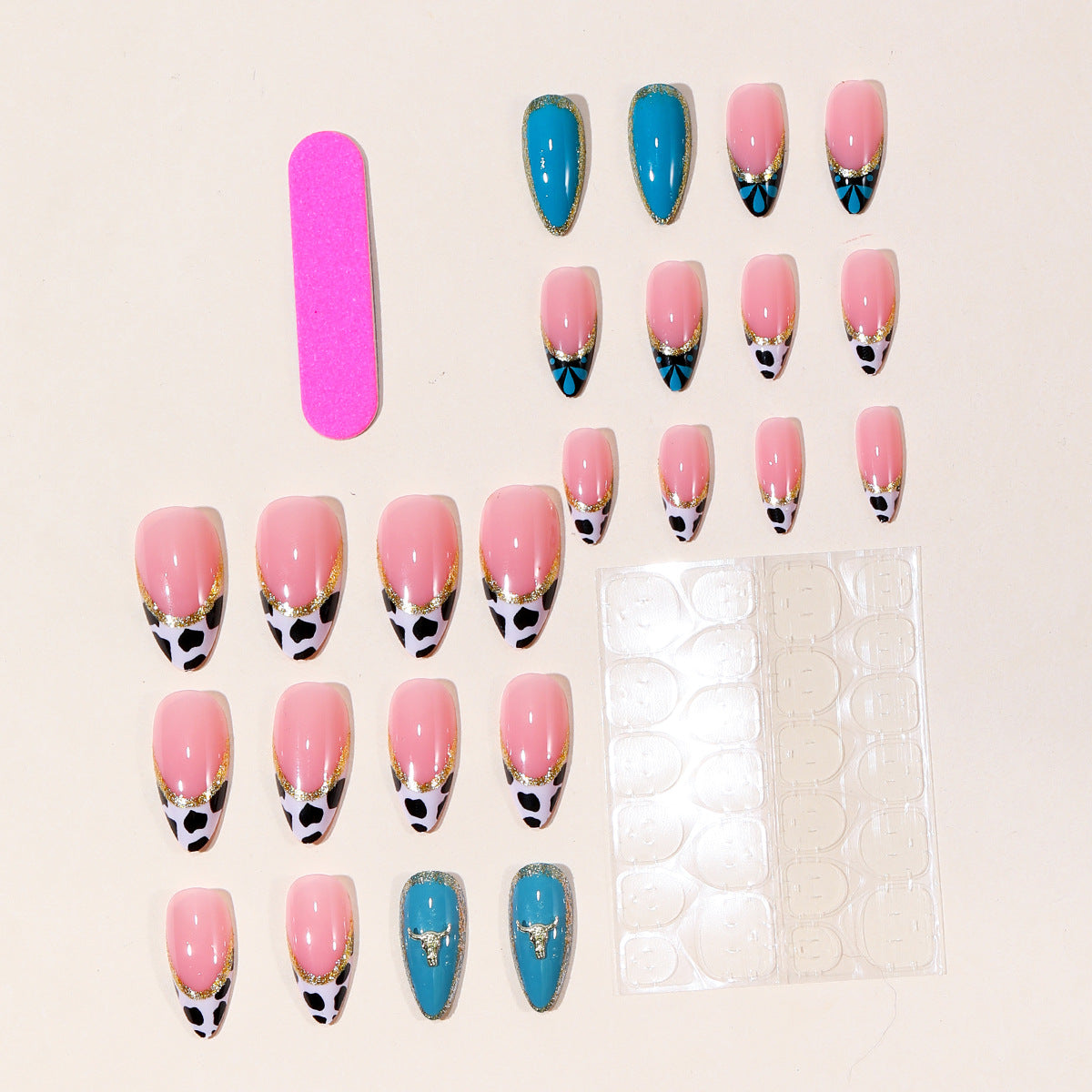 Künstlerische Stiletto-Nagelverlängerungen mit Kuhmotiv und goldenen Akzenten Brehn