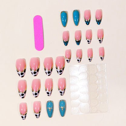 Künstlerische Stiletto-Nagelverlängerungen mit Kuhmotiv und goldenen Akzenten Brehn