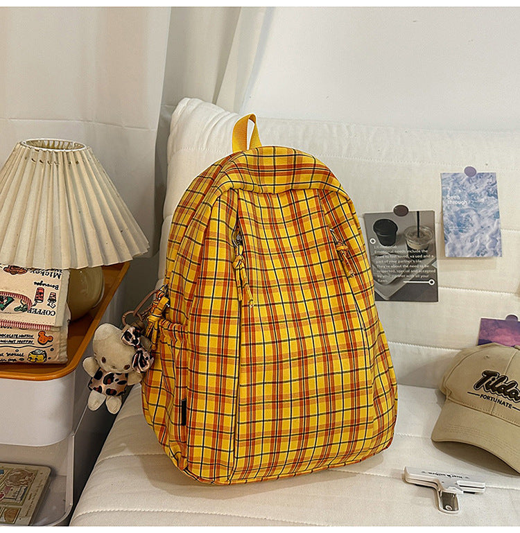 Lässiger Schultasche im karrierten Muster