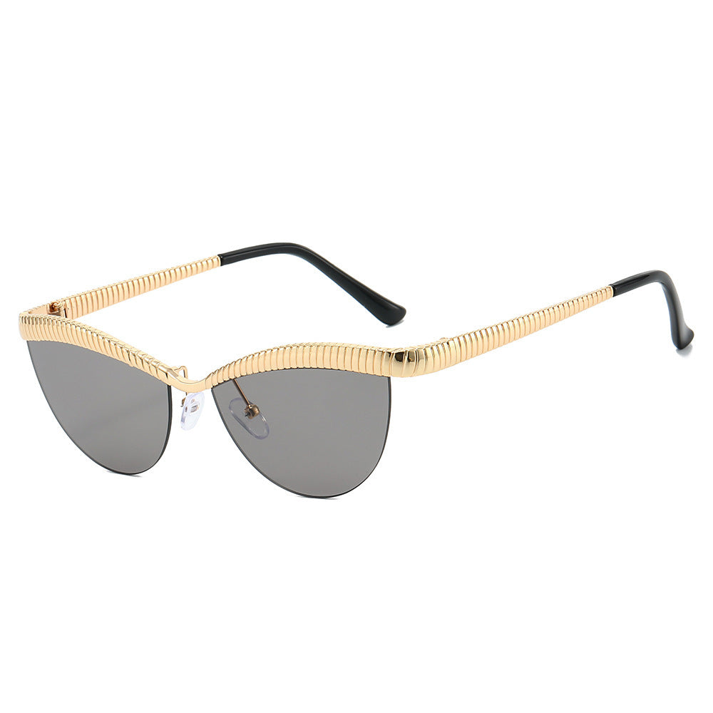 Statement Cat-Eye Sonnenbrille mit sculptierten Metallrahmen Brehn