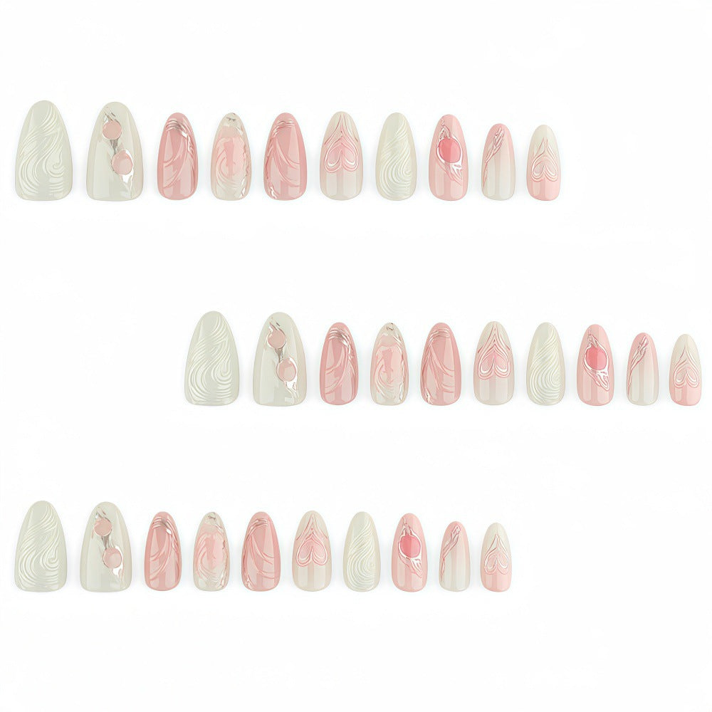 Elegantes Kunstnagelset mit Romantischem Design Brehn