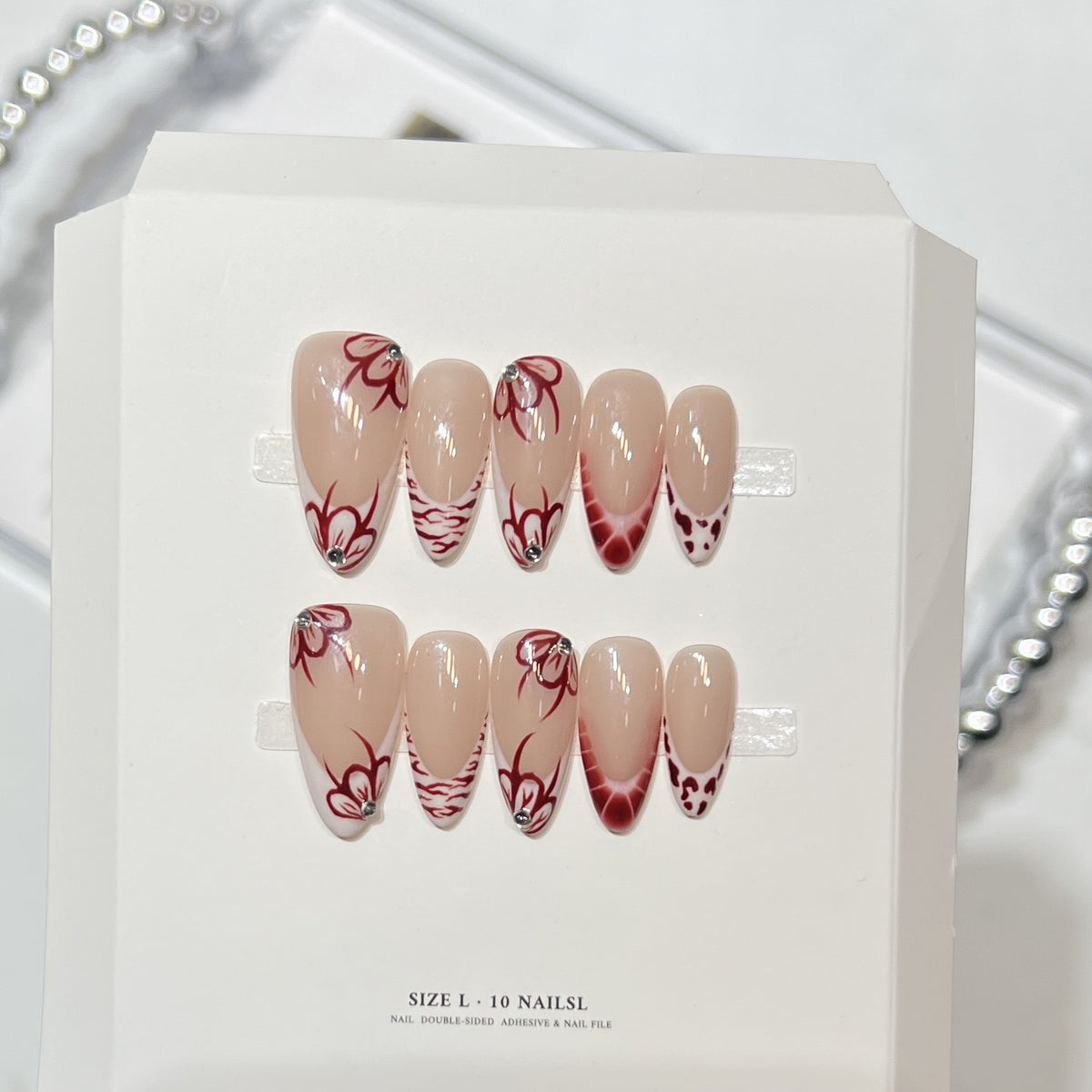 Künstlerisches Floral Press-On Nageldesign Set Brehn