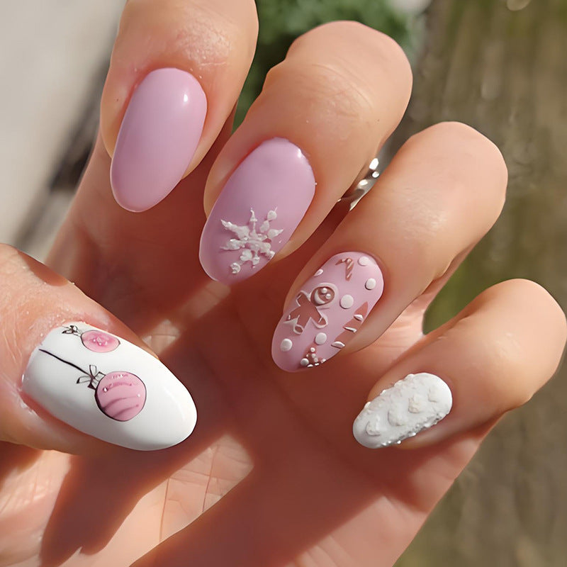 Kunstnagelset mit festlichen Weihnachtsdesigns und eleganten Verzierungen Brehn
