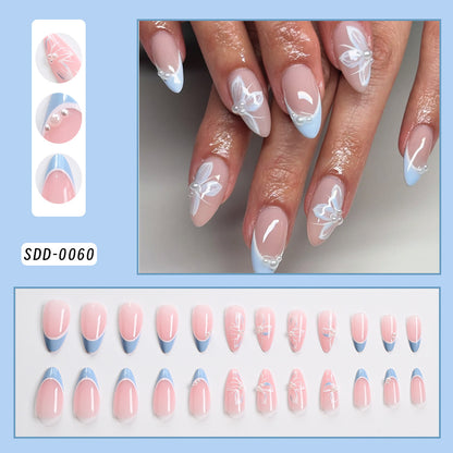Niedliche Charakter-Themen-Nagelkunst-Tipps