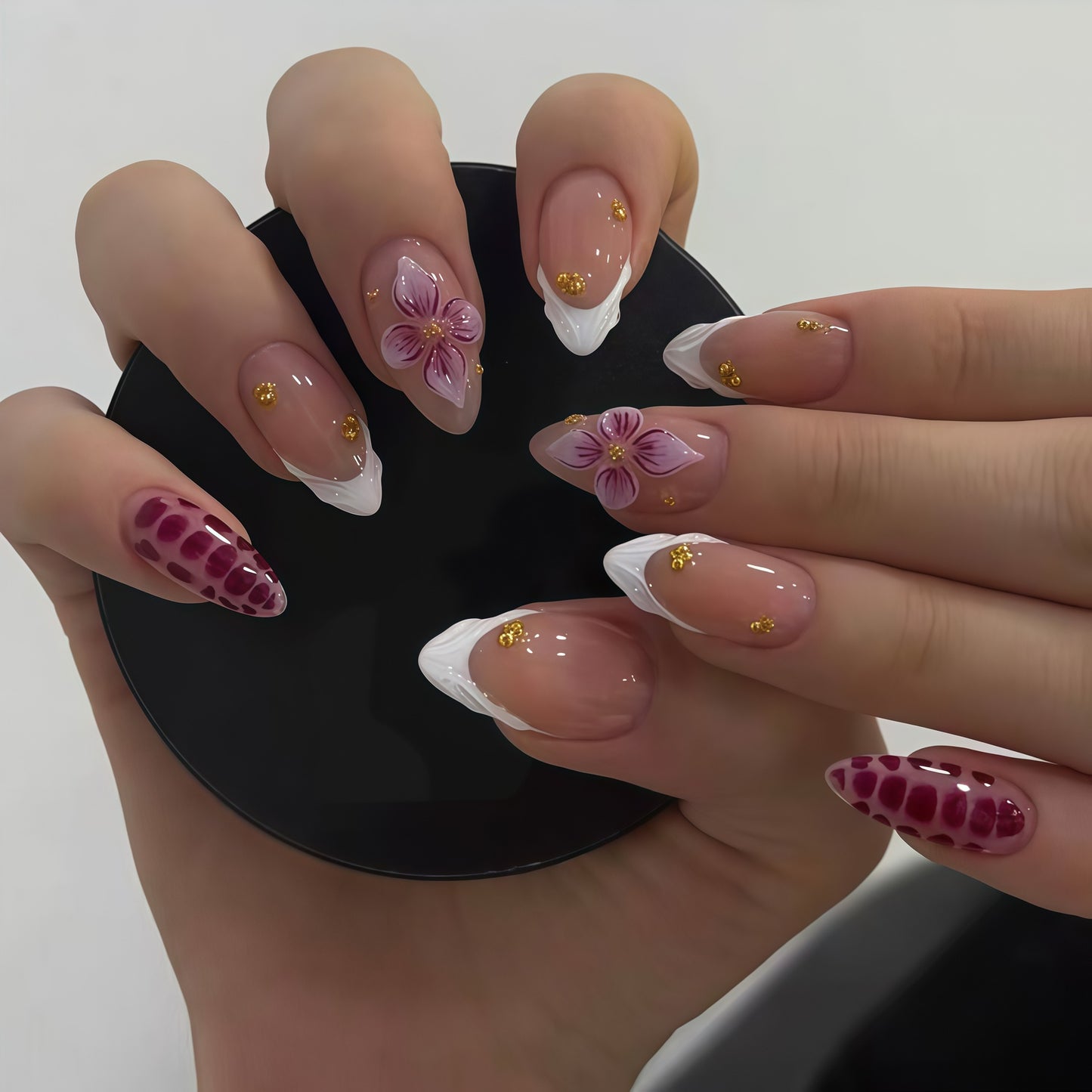 Elegante florale Nagelkunstverlängerungen Brehn
