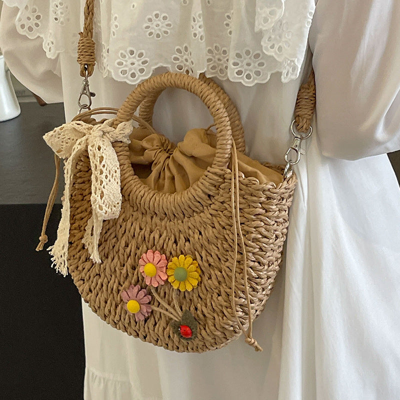 Handgefertigte Blumenakzent-Stroh-Handtasche