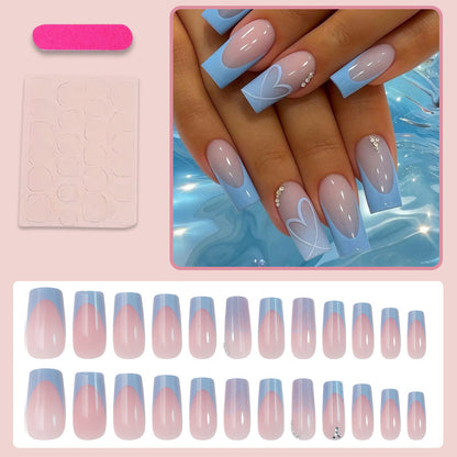 Kunstnagelset mit romantischen Herz-Designs und glamourösen Akzenten Brehn