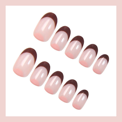 Kunstnagelset mit eleganten French-Spitzen und hochwertigen Details Brehn