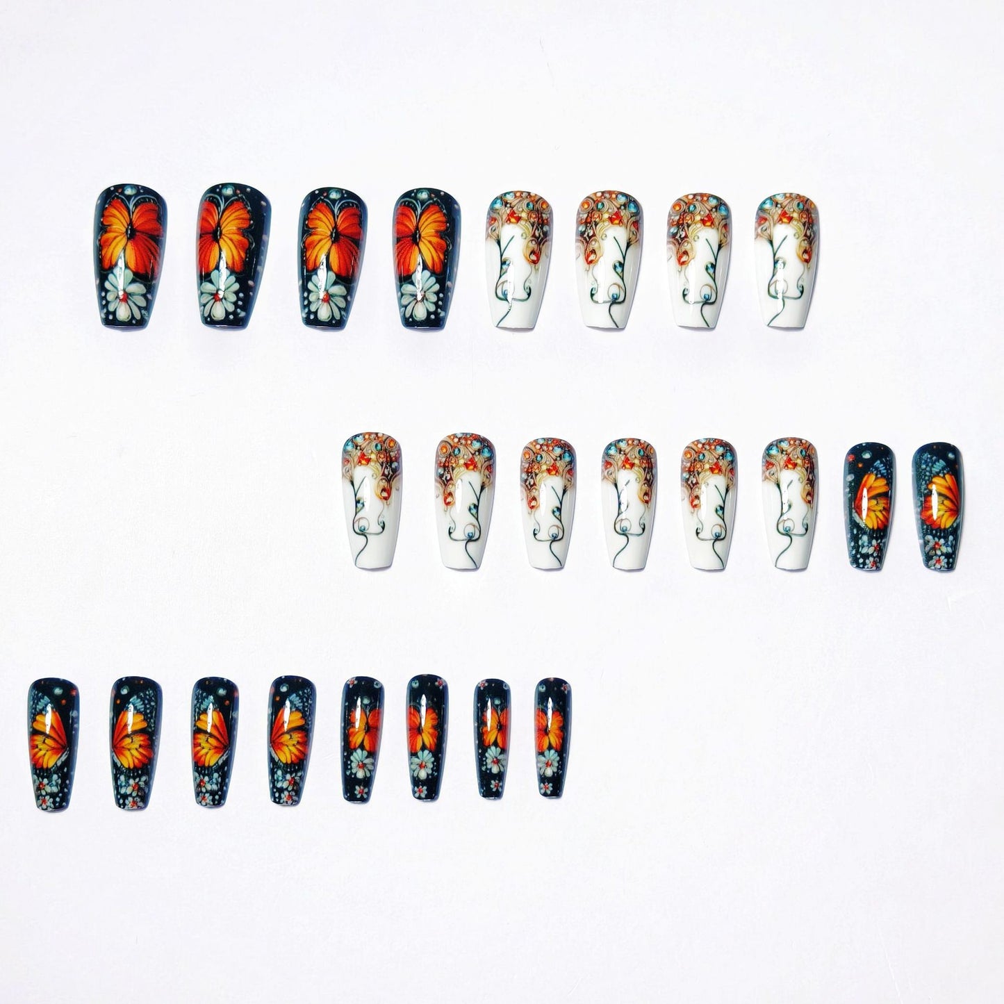 Kunstnägel mit Filigranen Schmetterlings- und Blüten-Designs Brehn