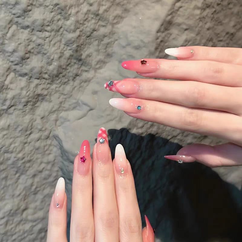 Dekorativer Press-On Nagelset mit Strass und künstlerischen Mustern Brehn
