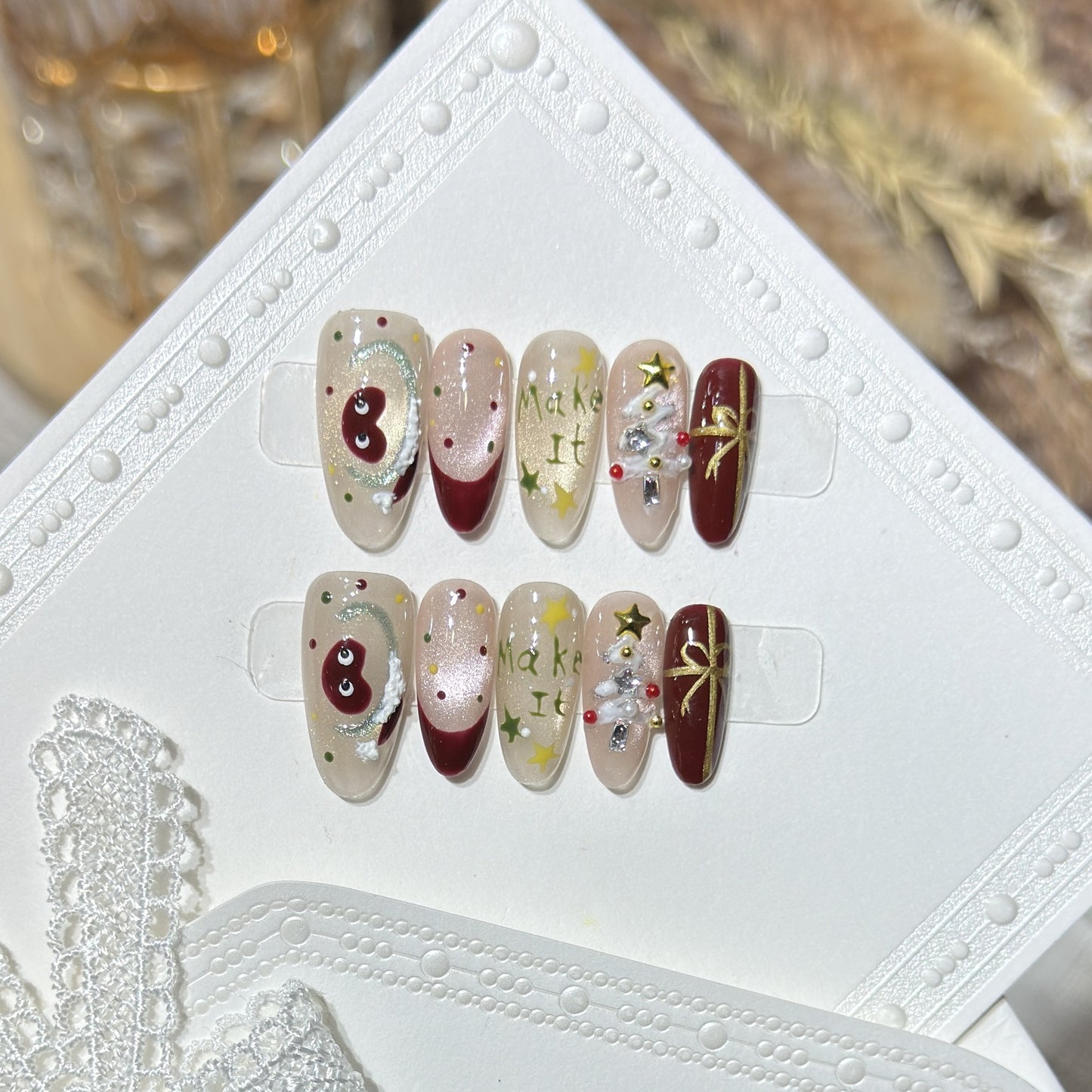 Festliches Press-On Nail Art Set mit Weihnachtsdesigns Brehn