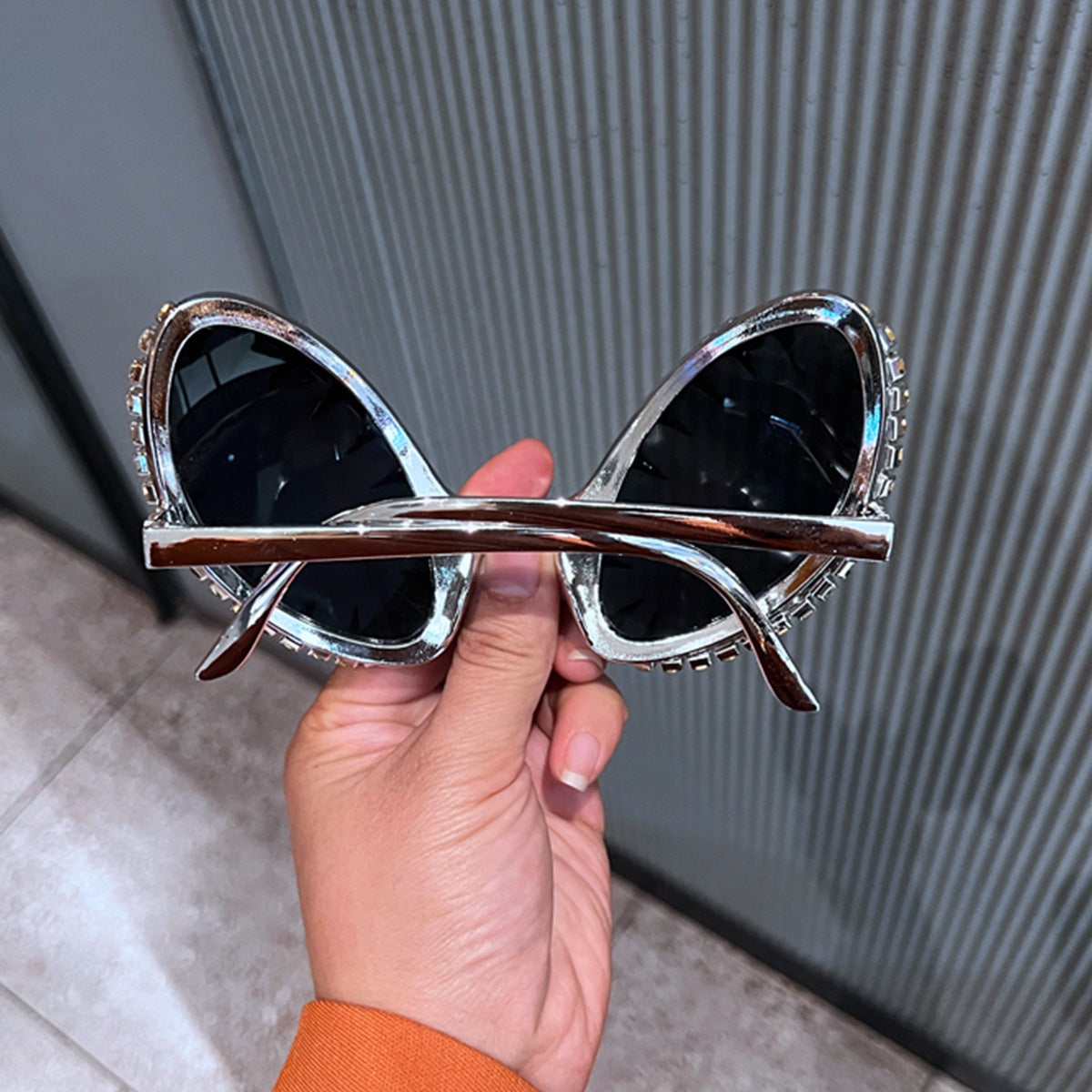 Damen futuristische Statement-Sonnenbrille mit funkelndem Kristallrahmen Brehn