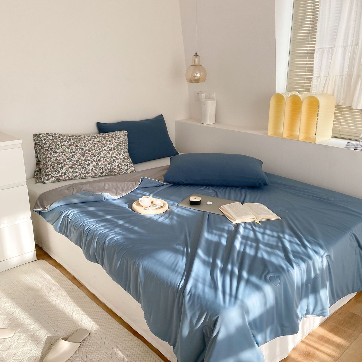 Leichte Wendbare Sommer-Steppdecke mit kühlender Mikrofaserfüllung Brehn