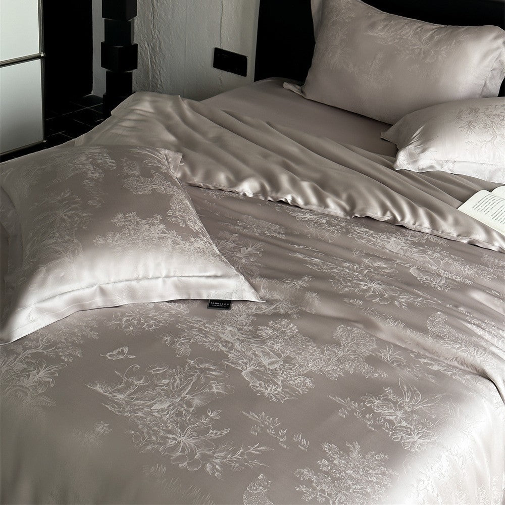 Elegantes Bettwäsche-Set aus Satin mit dezentem Jacquard-Blütenrelief und seidigem Glanz