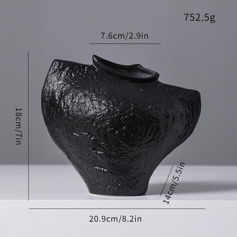 Abstrakt geformte dekorative Keramikvase