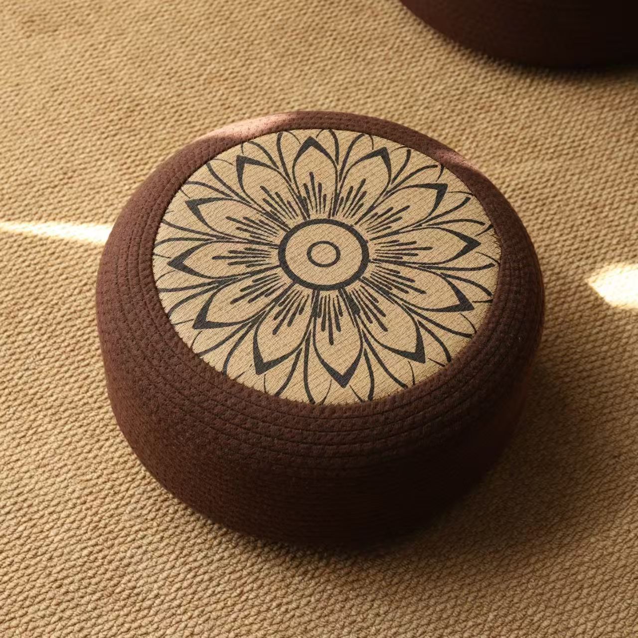 Dekorativer Sitzpuff mit Stilvollem Blumendesign Brehn
