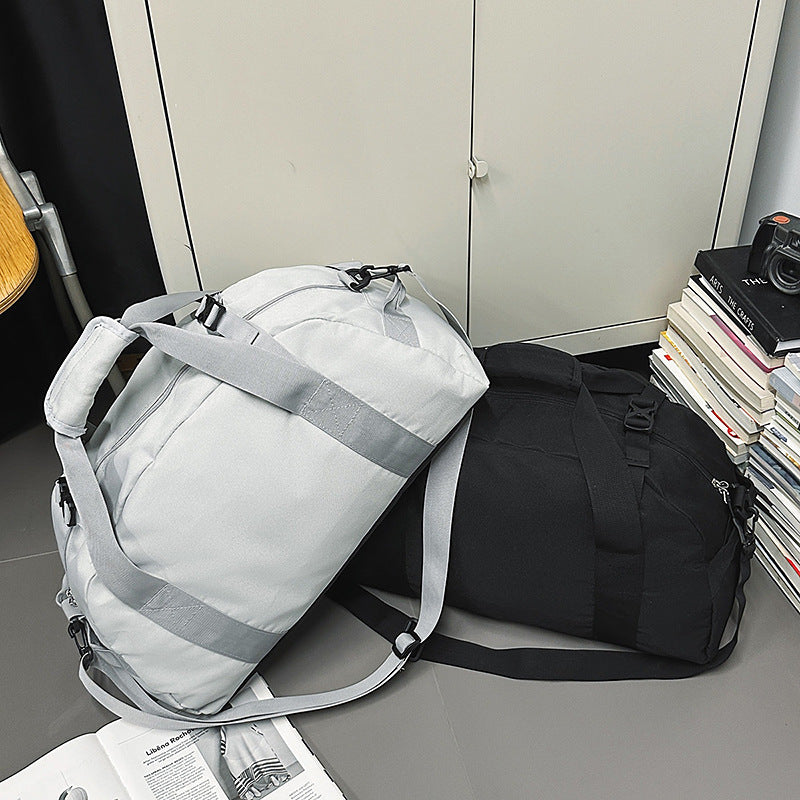 Sportliche Reisetasche Aus Strapazierfähigem Material mit Verstellbarem Schultergurt Brehn